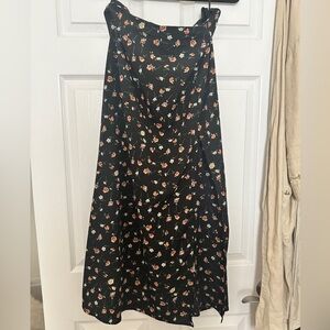 Flowy floral maxi skirt with a high slit